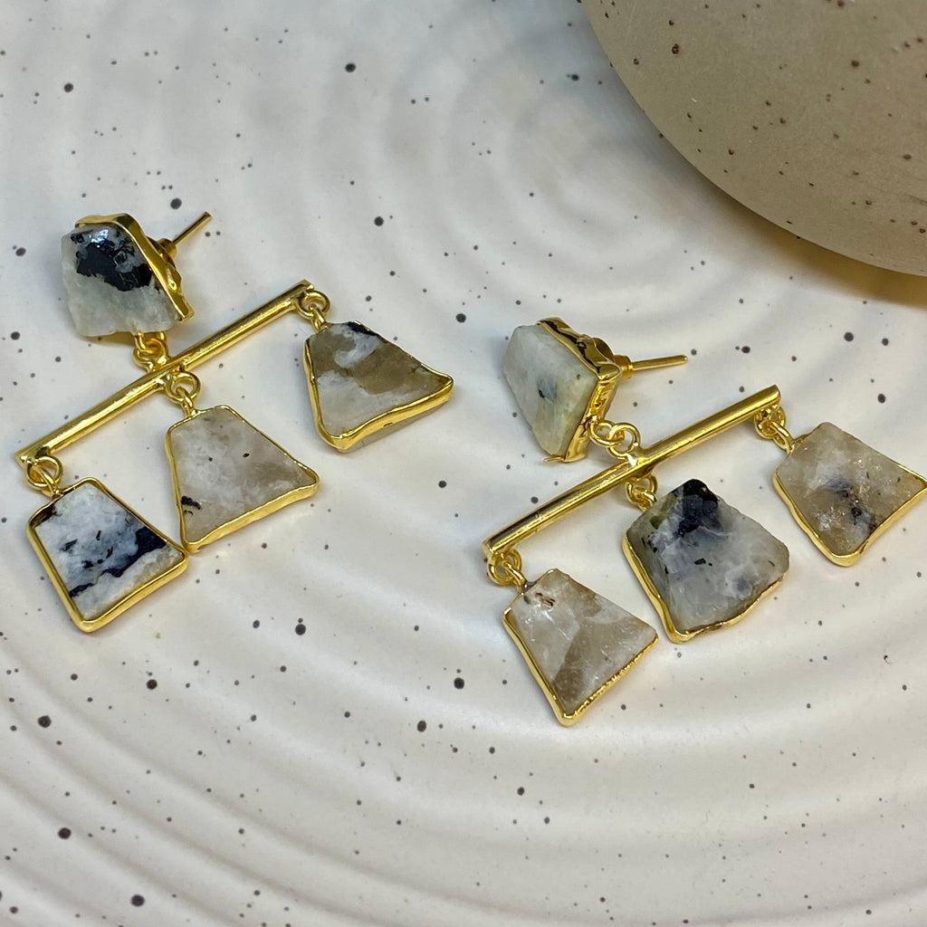 Dangle quartz earring