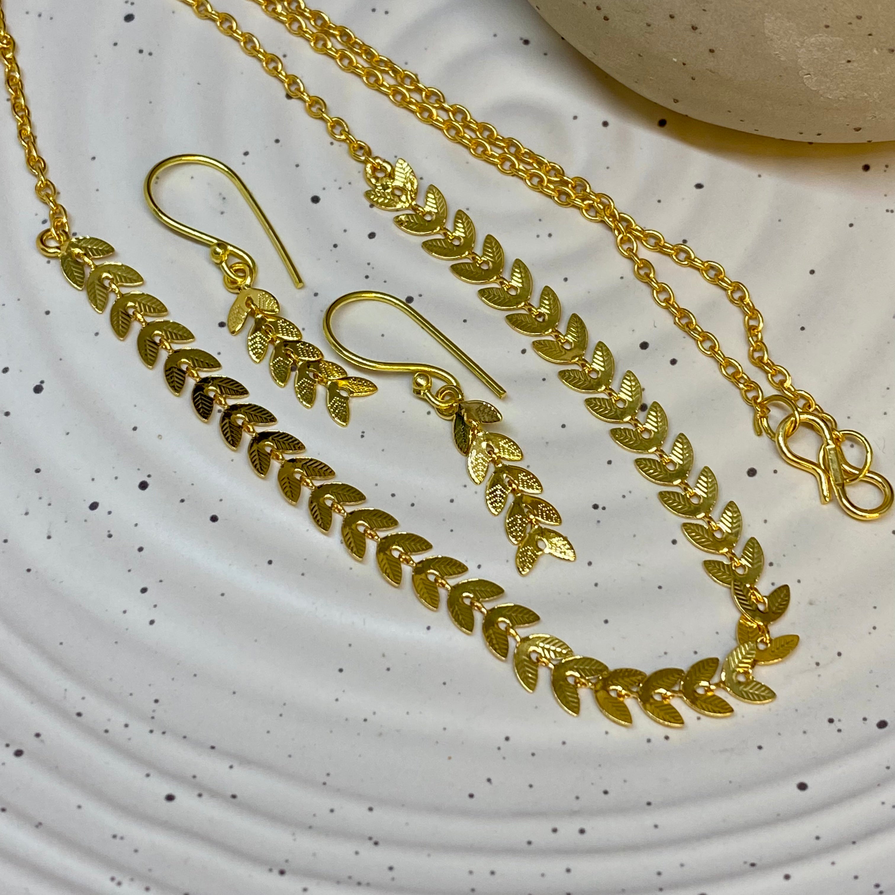 Leaf Design Necklace Set
