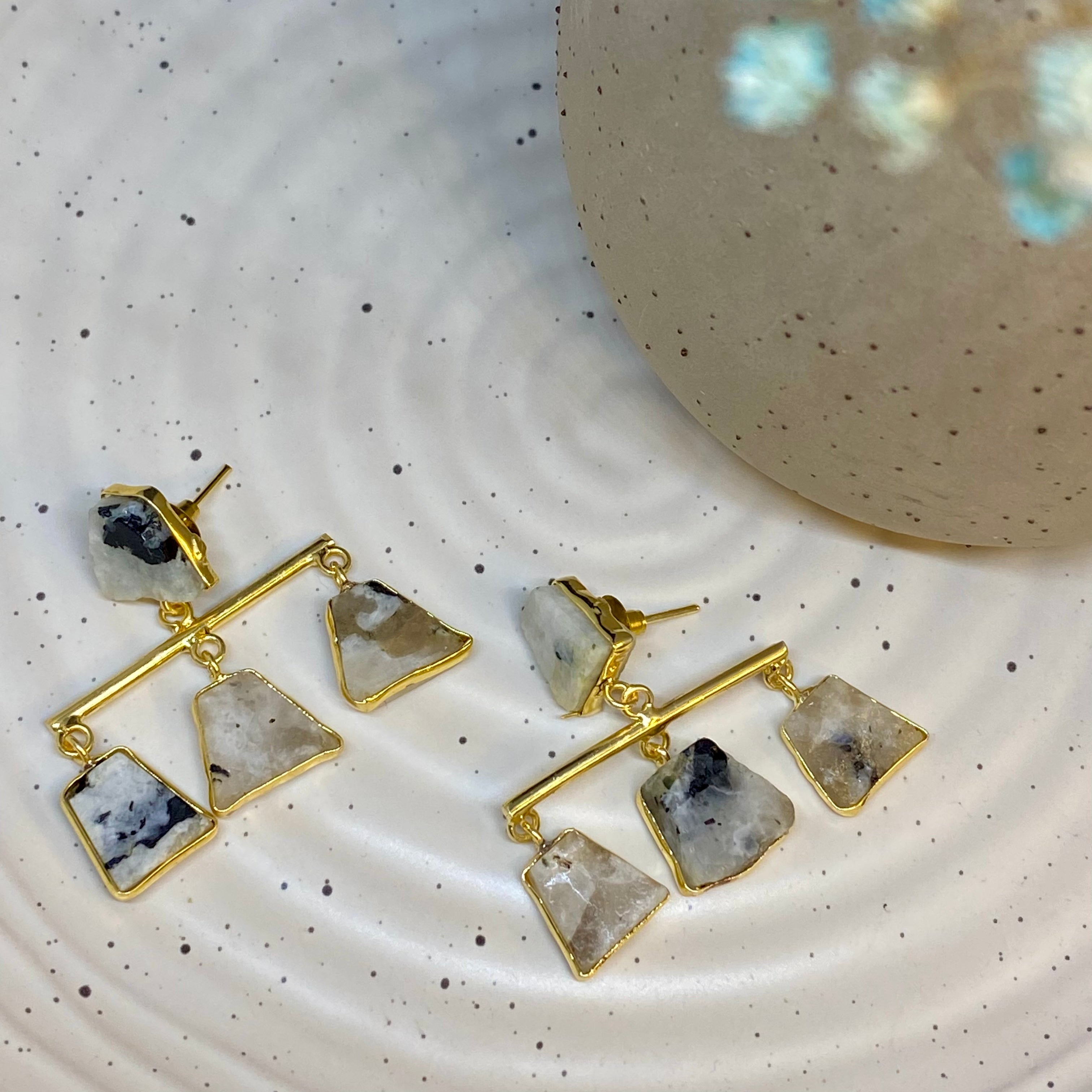 Dangle quartz earring