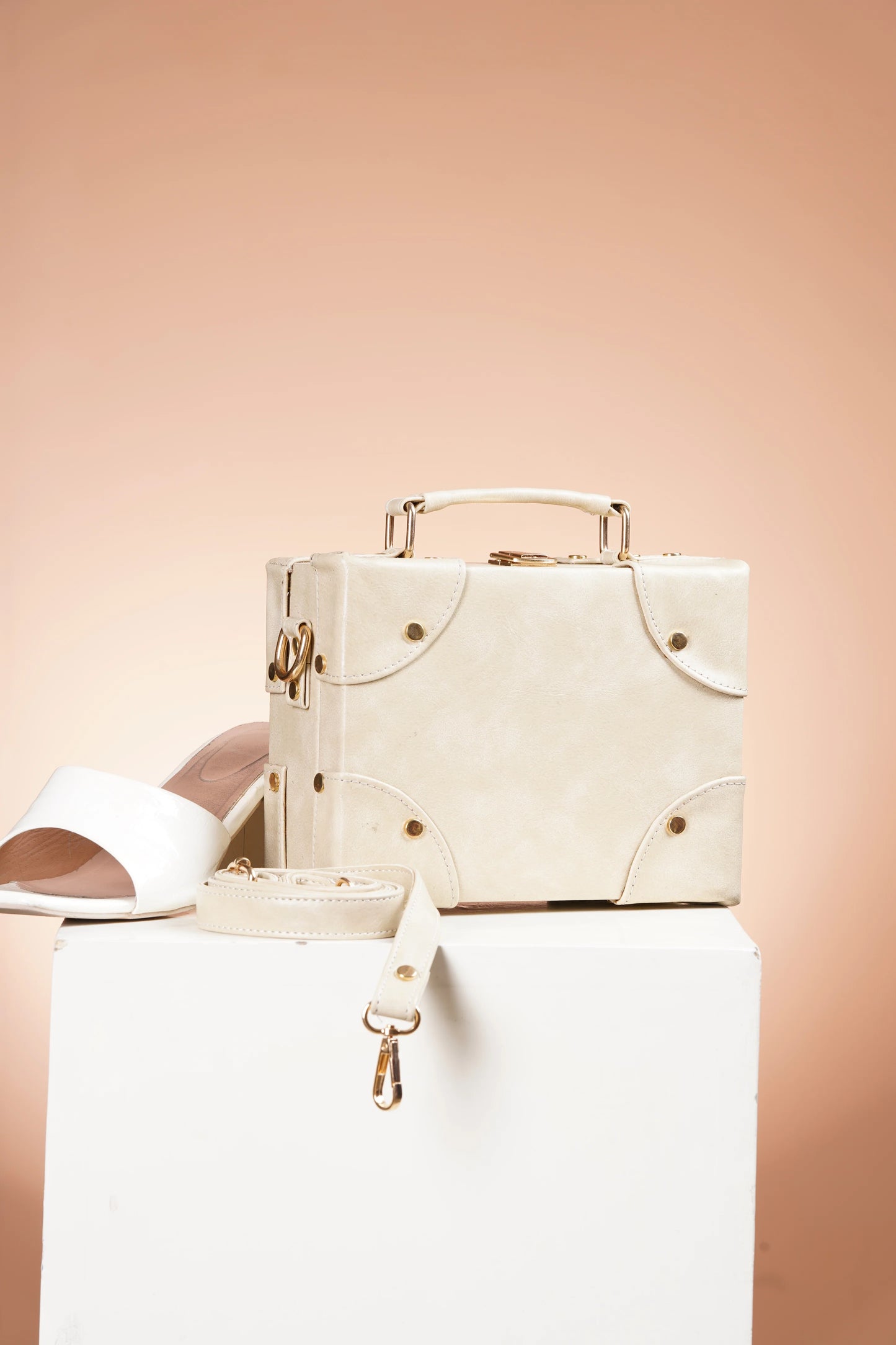 Vegan Leather Boxbag along with Sling - 07