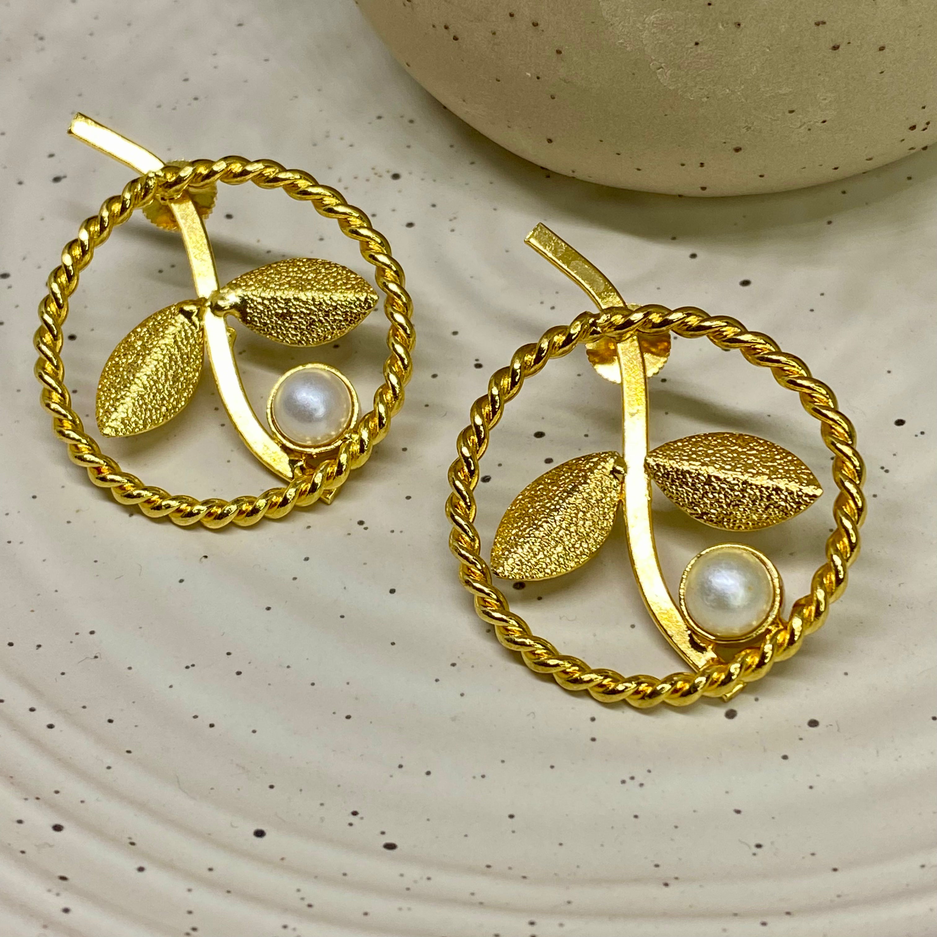 Leaf and Pearl Accent Earring