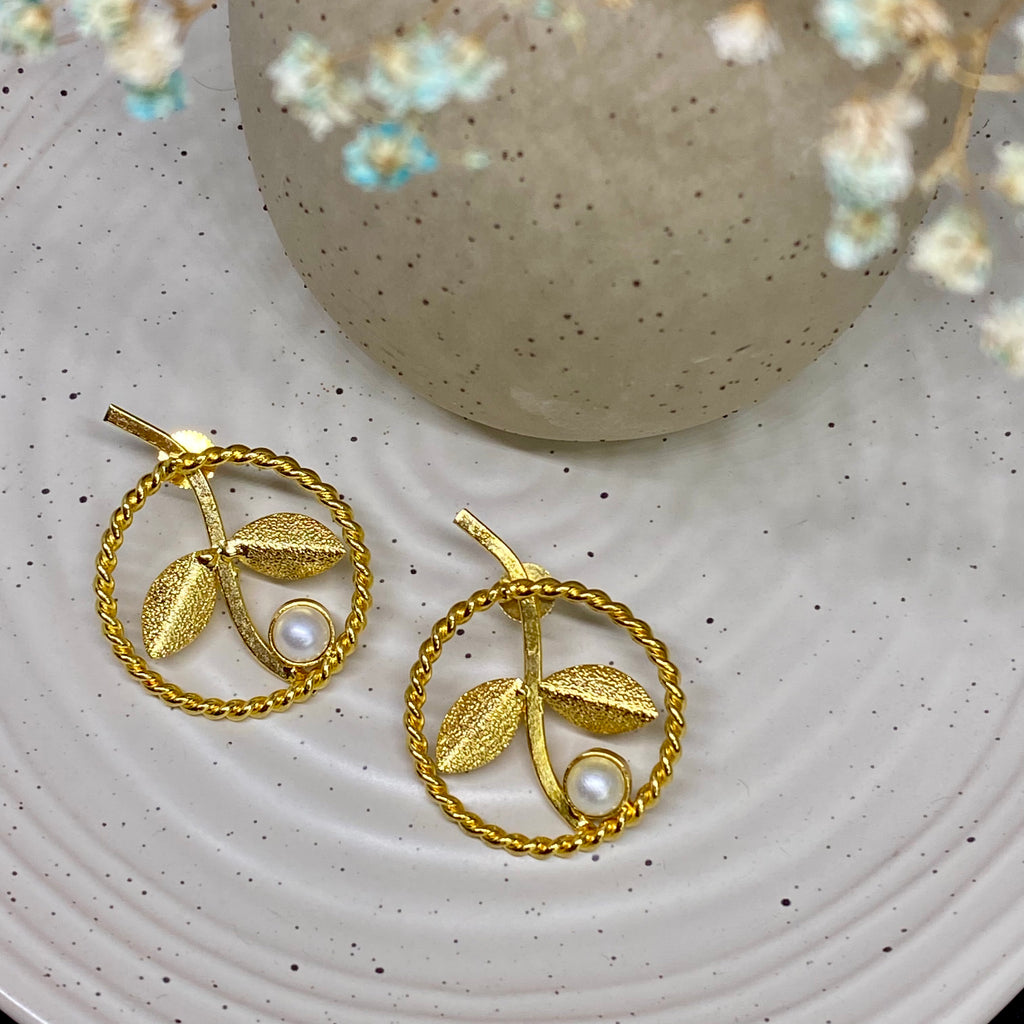 Leaf and Pearl Accent Earring