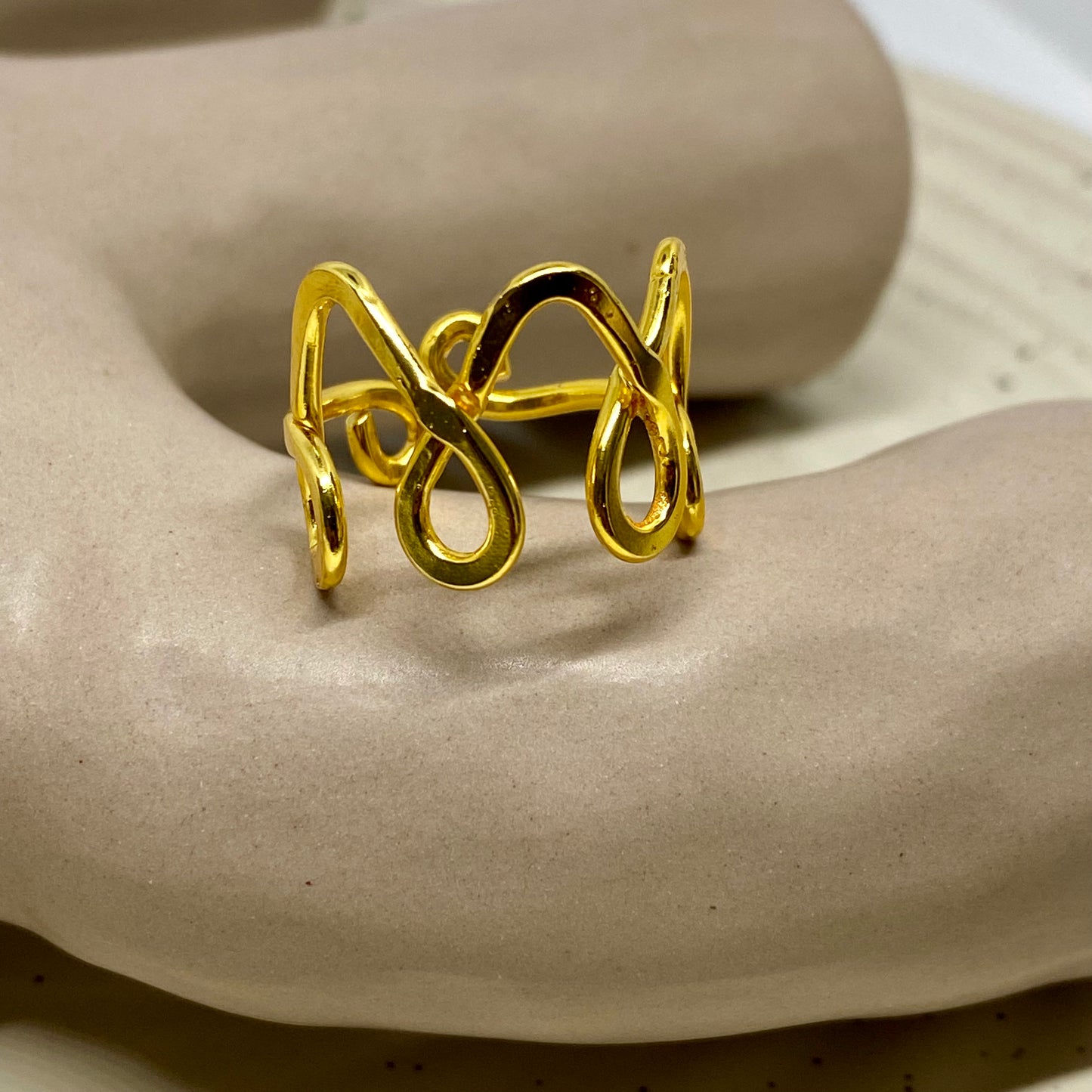 Intertwined Ring - 06